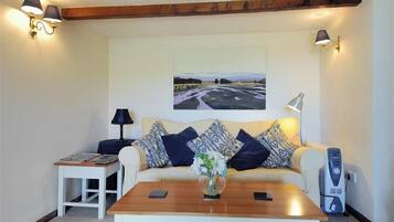 Cottage | Living room | DVD player