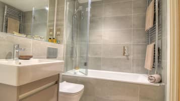 Cottage | Bathroom | Shower