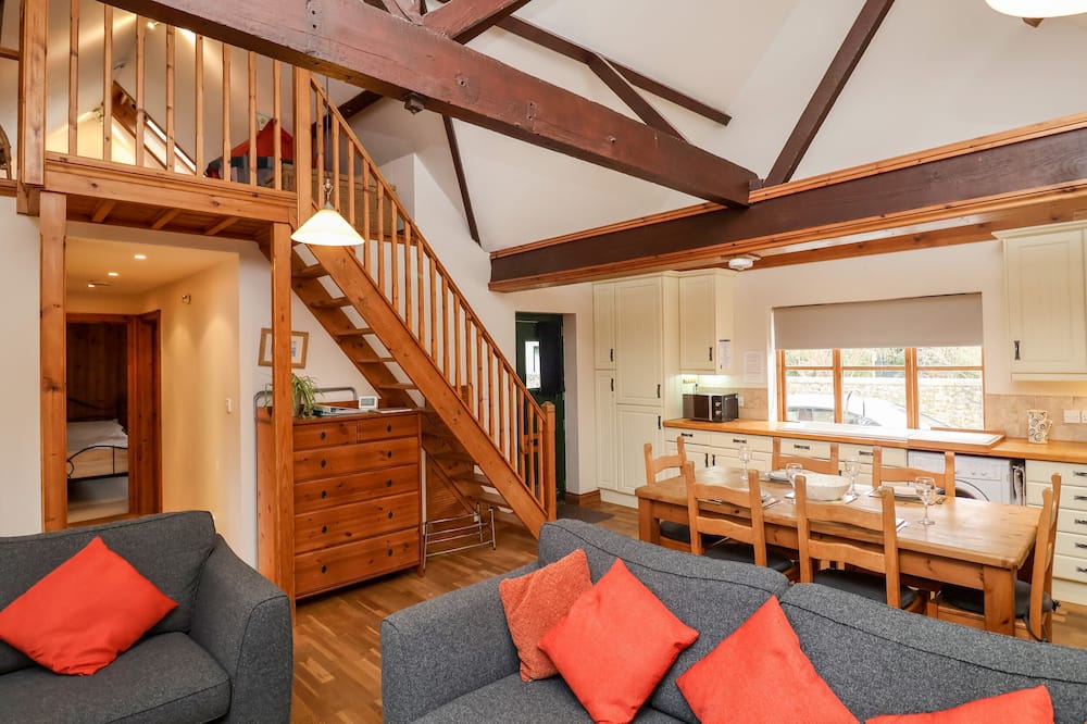 3 Home Farm South - Combpyne
