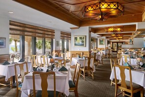 Dining - Immaculate Oceanfront Condo - Gorgeous Pools, Hot Tub, Lazy River! (Myrtle Beach)