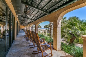 Terrace/patio - Stunning 4Bdrm Oceanfront Condo: Spacious, Amazing Pools and Amenities (Myrtle Beach)