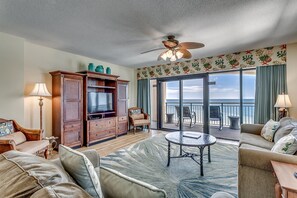 TV, DVD player - Luxurious Oceanfront Corner Unit – 3 beds, 3 baths (Myrtle Beach)