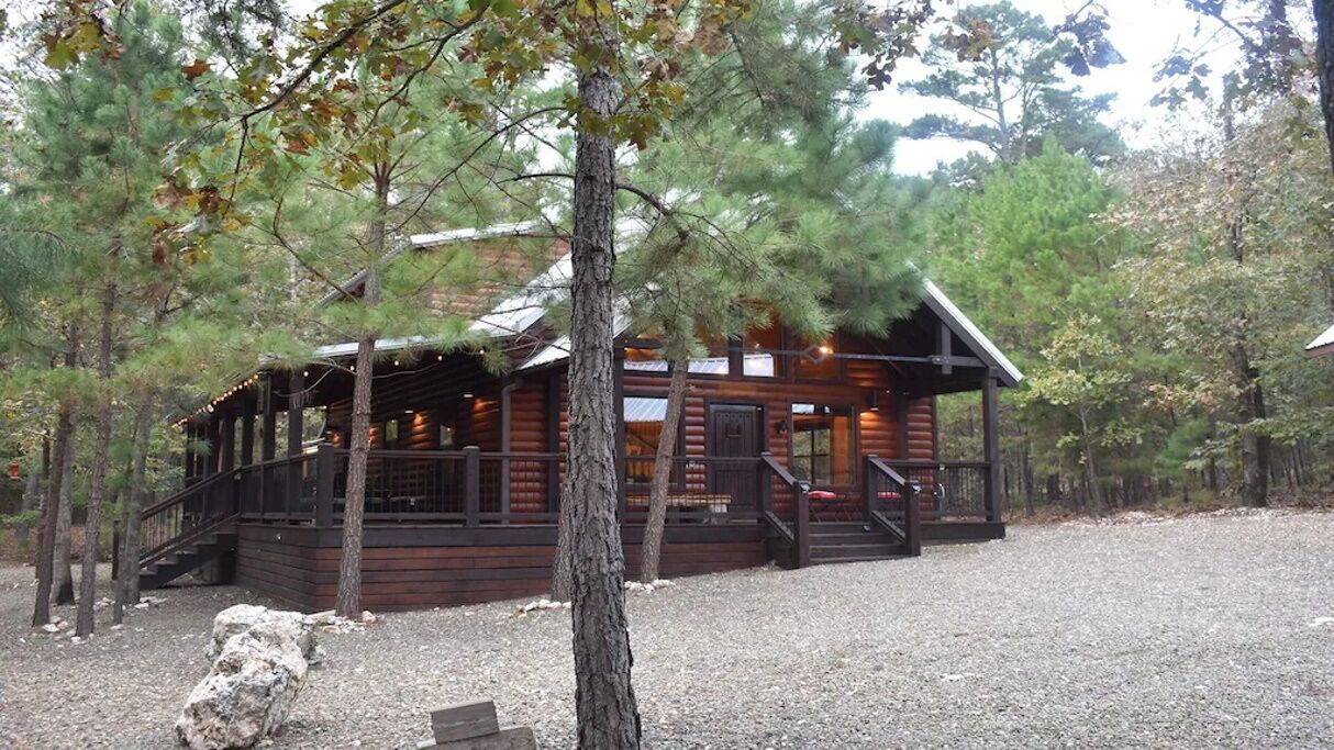 GREAT RATES. PRIVACY! Close to lake & backs up to the new Safari!