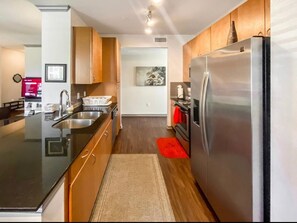 Private kitchen - Beautiful 2 bed room 2 baths (Houston)