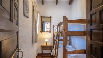 4 Schlafzimmer, Schreibtisch, Reisekinderbett, kostenloses WLAN