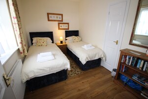 Cottage | 3 bedrooms, individually decorated, individually furnished, free WiFi