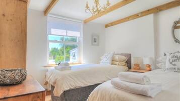 Cottage | 3 bedrooms, individually decorated, individually furnished, free WiFi