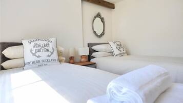 Cottage | 3 bedrooms, individually decorated, individually furnished, free WiFi
