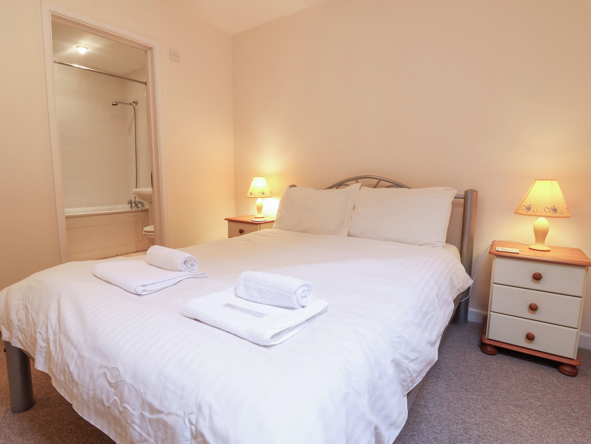 Cottage | 2 bedrooms, individually decorated, individually furnished, free WiFi