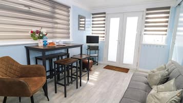 Cottage | Living area
