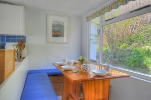 Cottage | Private kitchen | Cookware/dishes/utensils
