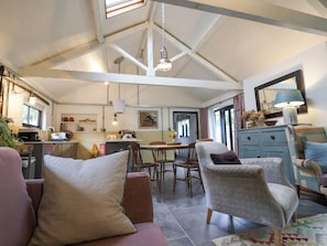 Cottage | Living area