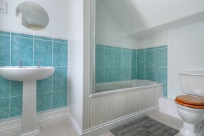 Bathroom - Tudor Cottage (Lyme Regis)