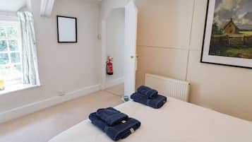 Cottage | 3 bedrooms, individually decorated, individually furnished, free WiFi