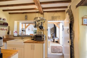 Cottage | Private kitchen | Fridge, dishwasher, cookware/dishes/utensils
