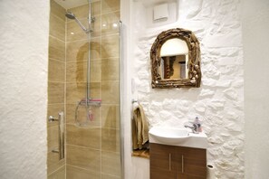 Cottage | Bathroom | Shower