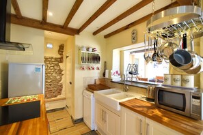 Cottage | Private kitchen - Cumberland Cottage (Lyme Regis)