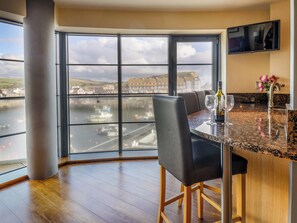 Dining - Venezuela (Bridport)