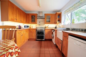Ferienhaus | Eigene Küche | Geschirrspüler, Kochgeschirr/Geschirr/Besteck