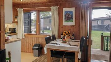 Cottage | Dining