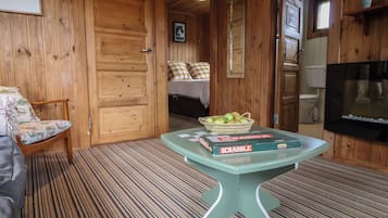 Cottage | 2 bedrooms, individually decorated, individually furnished, free WiFi