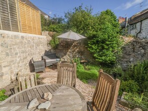 Outdoor dining - Coombe Street Cottage (Lyme Regis)