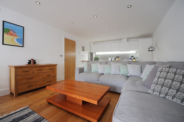 Cottage | Interior - Seashell (Lyme Regis)