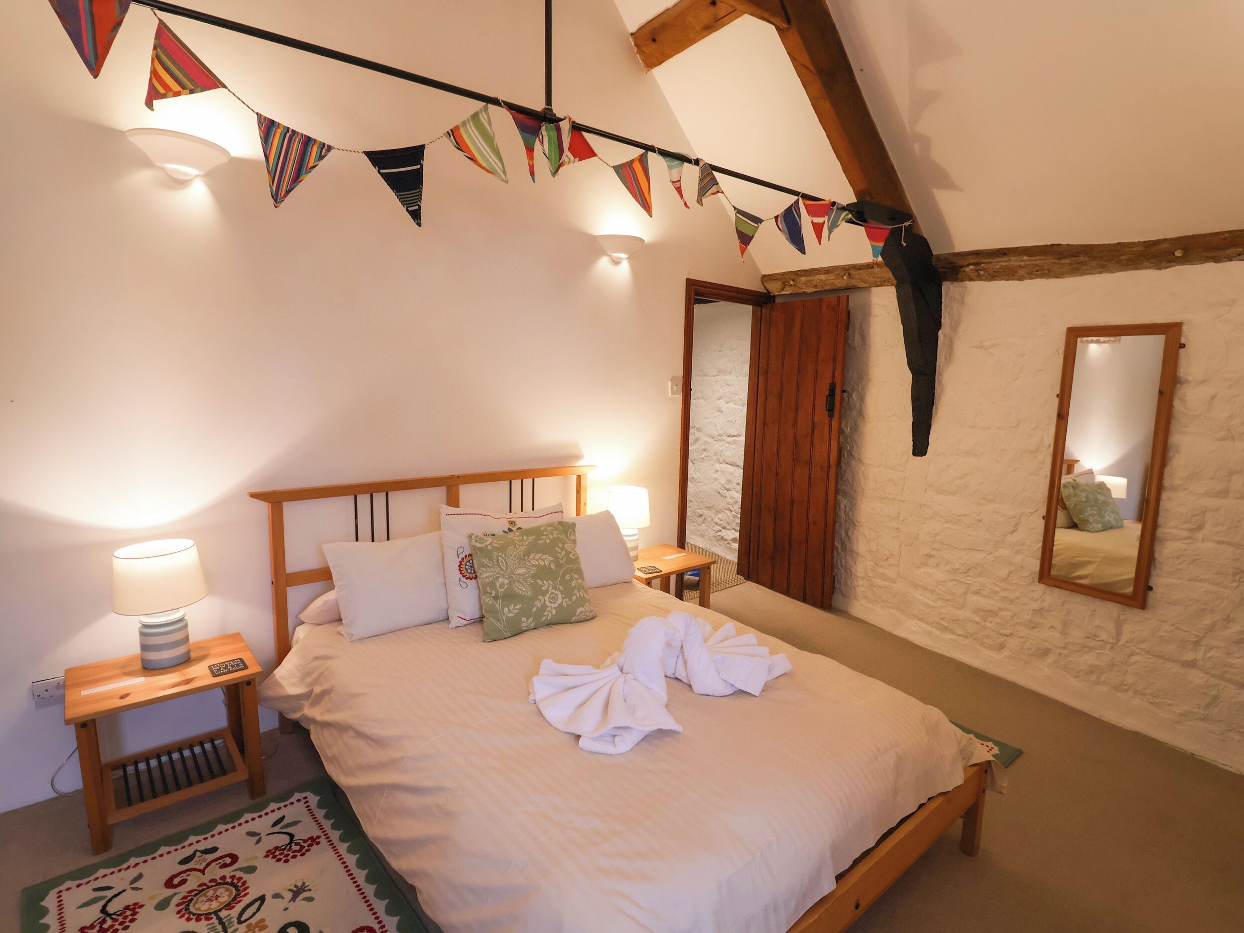 2 bedrooms, individually decorated, individually furnished, free WiFi
