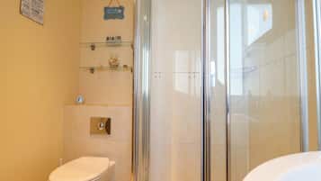 Ferienhaus | Badezimmer | Dusche, Haartrockner