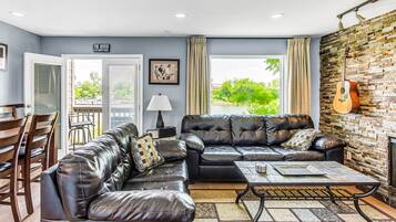 Smart TV, caminetto, stampante