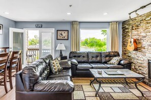 Smart TV, caminetto, stampante