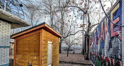 Charming City Cottage - 3 King Beds! Fiber Wifi!
