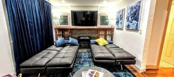 Charming City Cottage - 3 King Beds! Fiber Wifi!