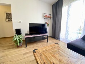 TV, video library - VERT Apartment - Two Bedroom Apartment with Terrace (Kastav)