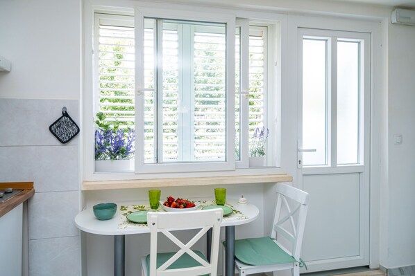 Dining - Apartment Laneta - Studio Apartment with Terrace (Dubrovnik)