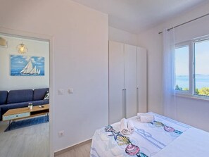 1 bedroom, iron/ironing board, Internet, bed sheets - Apartments Grljević - One Bedroom Apartment with Balcony and Sea View (Mlini)