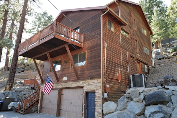 Spacious multiple level home accommodates 10 people