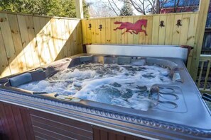 Tina de hidromasaje al aire libre