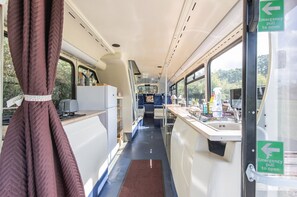 Lobby - Double Decker Bus on an Alpaca Farm Sleeps 8 (Newton Abbot)