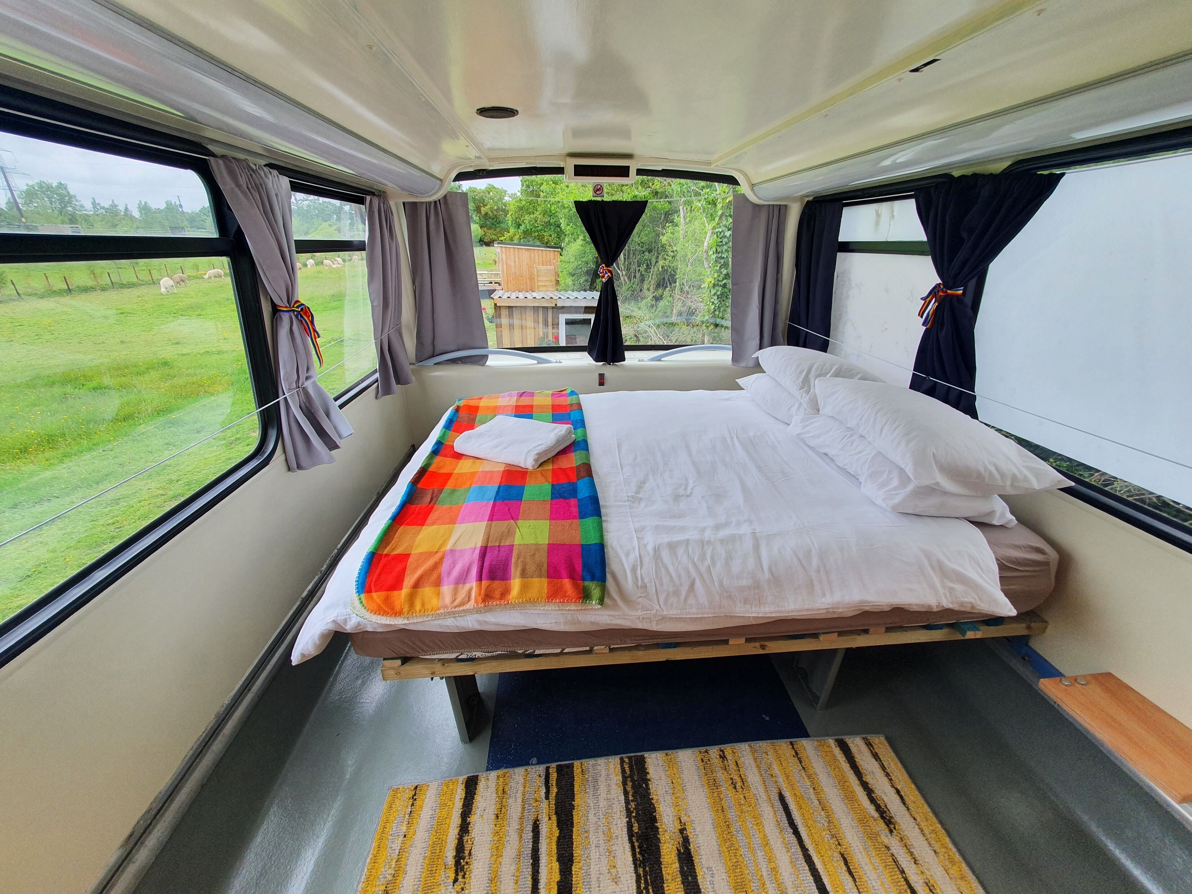 Kabin Keluarga, kamar mandi pribadi, pemandangan halaman (Double Decker Bus) | 1 kamar tidur