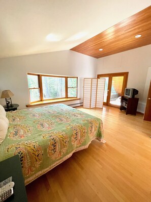 3 bedrooms, WiFi, bed sheets - Beautiful Maine Camp w/ Private Dock on Hodgdon Pond (Tremont)