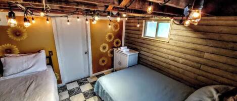 2 bedrooms, iron/ironing board, WiFi