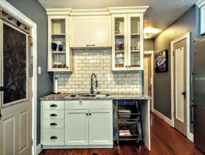 Kylskåp, mikrovågsugn, ugn och spishäll