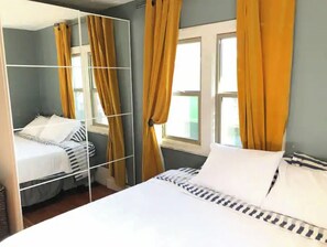 2 bedrooms, iron/ironing board, WiFi