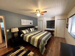 4 bedrooms, desk, WiFi, bed sheets