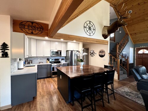 AMAZING CABIN IN THE WOODS