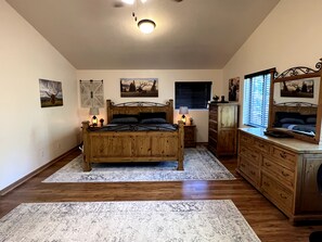 4 bedrooms, desk, WiFi, bed sheets