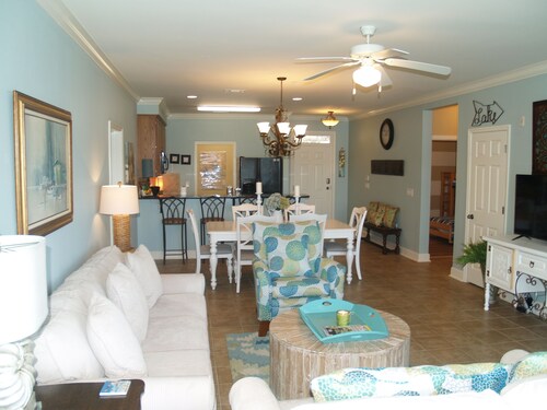Lovely 3 Bedroom Condo on Lake Martin 2 Pools & Boat Dock