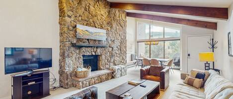 Télévision, lecteur de DVD, livres, vidéothèque