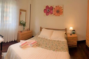 2 Schlafzimmer, Bügeleisen/Bügelbrett, Bettwäsche